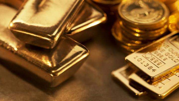 Gold surges past $1900 in trading today 